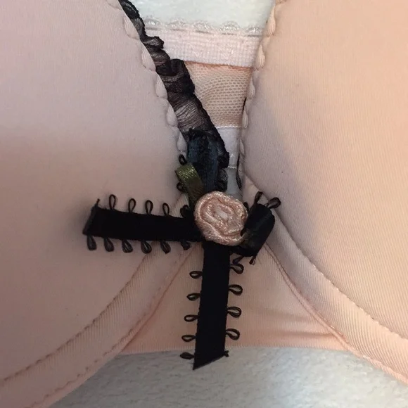 Pink bra - Picture 2 of 6